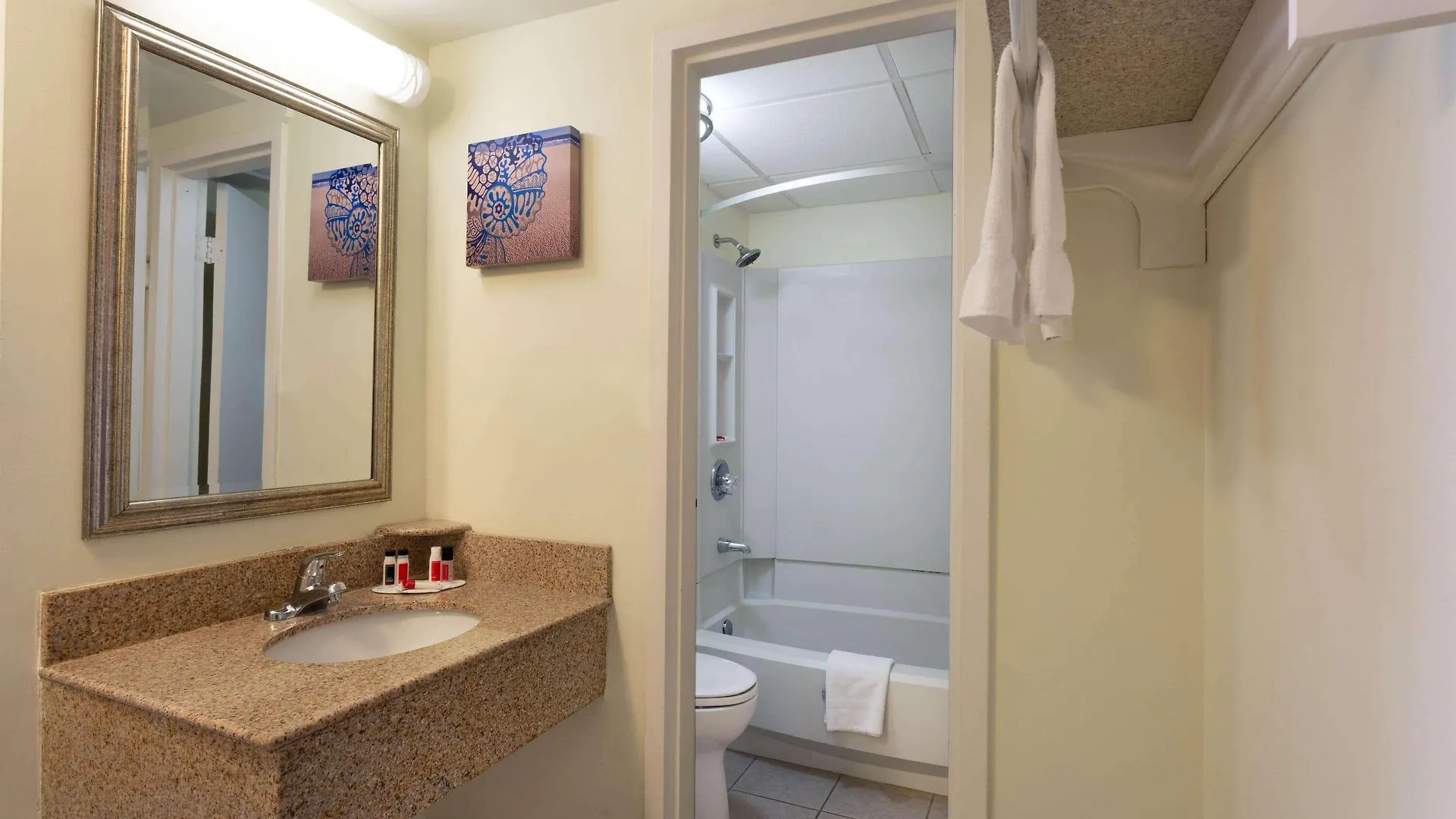 Ramada Plaza By Wyndham Virginia Beach Oceanfront 3*,  USA