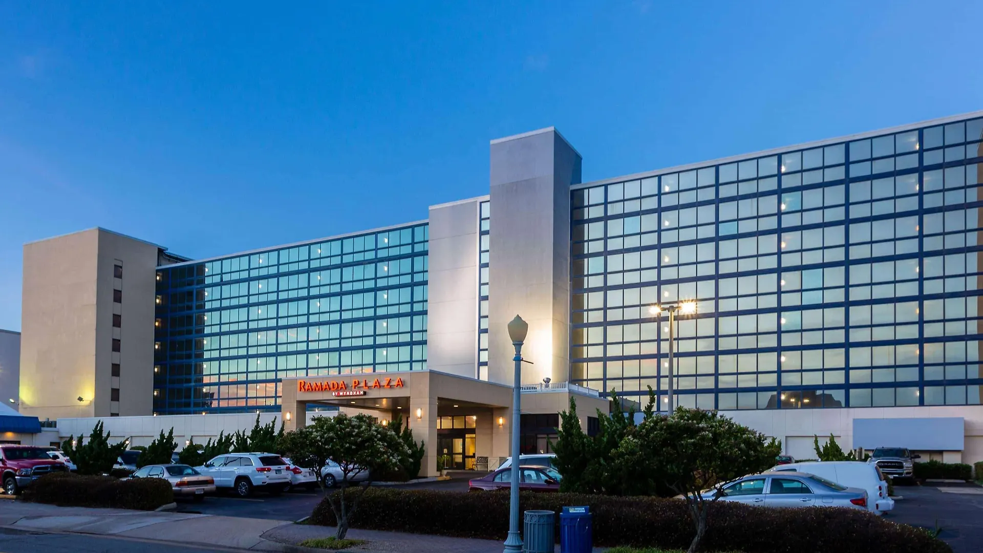 *** Hotel Ramada Plaza By Wyndham Virginia Beach Oceanfront USA